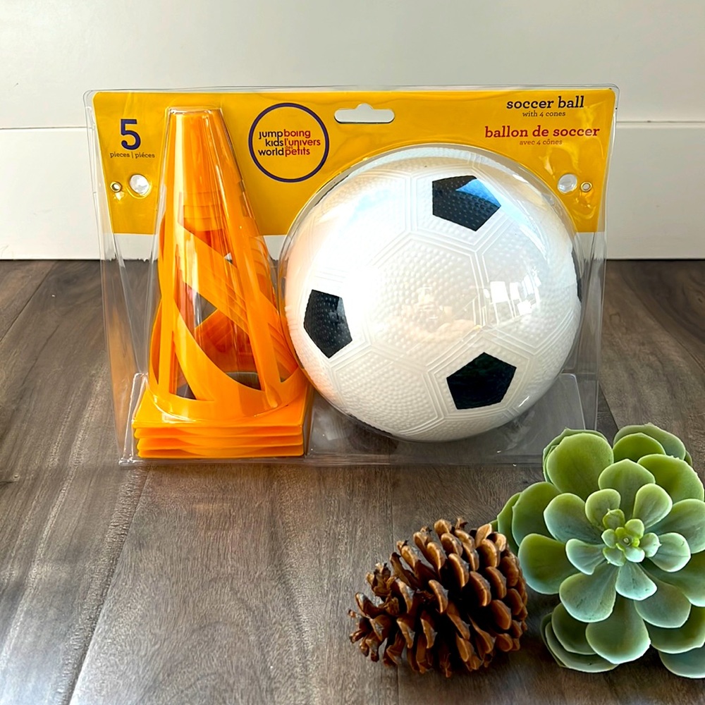 TOYS - soccer ball and cone set - NEW ⚽️
